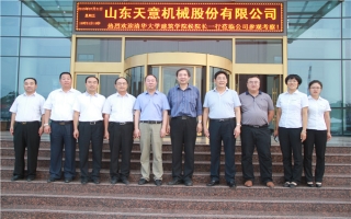 清華大學建筑設計研究院副院長、研究員侯建群蒞臨